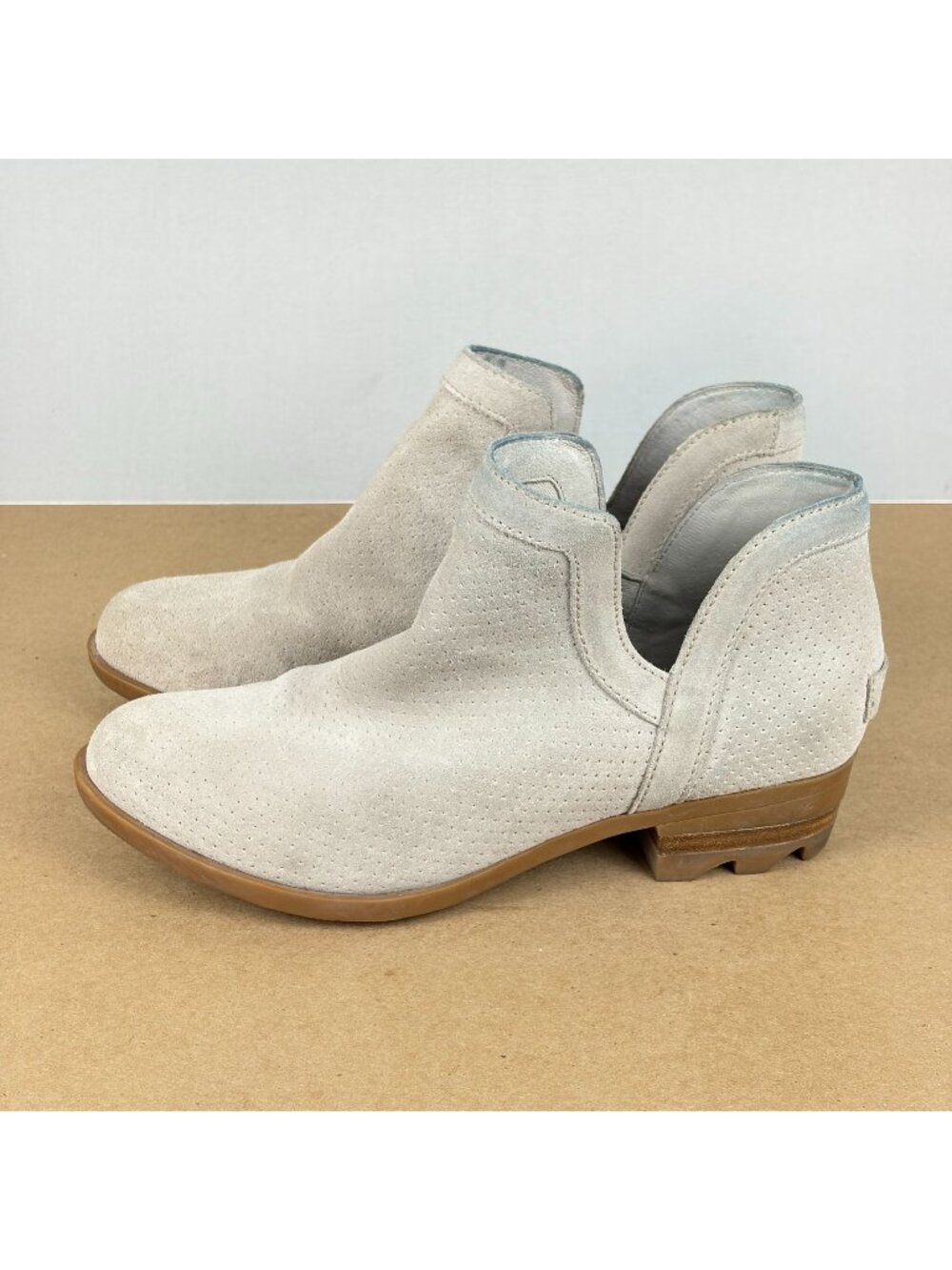 Sorel Lolla Suede Side Cut Ankle Booties Womens 8.5 Beige Slip On Casual Comfort